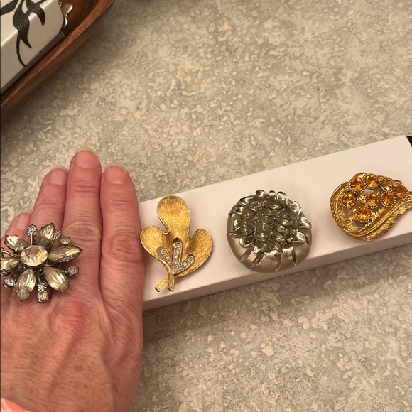 (3) Vintage brooches+ring - Picture 2 of 12